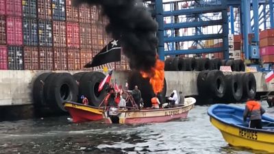 Los manifestantes dijeron que no se van a detener hasta que el Gobierno cumpla su acuerdo de entregarles una caleta en el Puerto de Valparaíso.