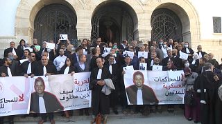 وقفة احتجاجية لمحامين أمام قصر العدالة