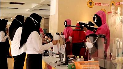 ابتکاری در اندونزی برای کاهش استرس؛ استفاده از نگهبانان «بازی مرکب» در آزمون استخدامی