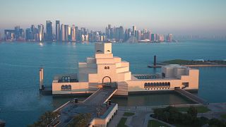 In che modo le tradizioni e la cultura del Qatar ispirano la sua architettura?