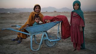 کودکان در کابل، یک ماه پس از بازگشت طالبان به قدرت