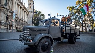 Korabeli teherautó az 1956-os forradalom és szabadságharc 65. évfordulóján a Kossuth téren
