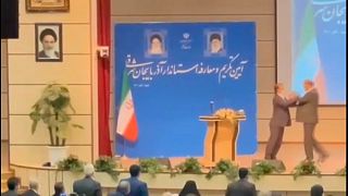 Abofetean a un gobernador provincial de Irán durante su toma de posesión del cargo