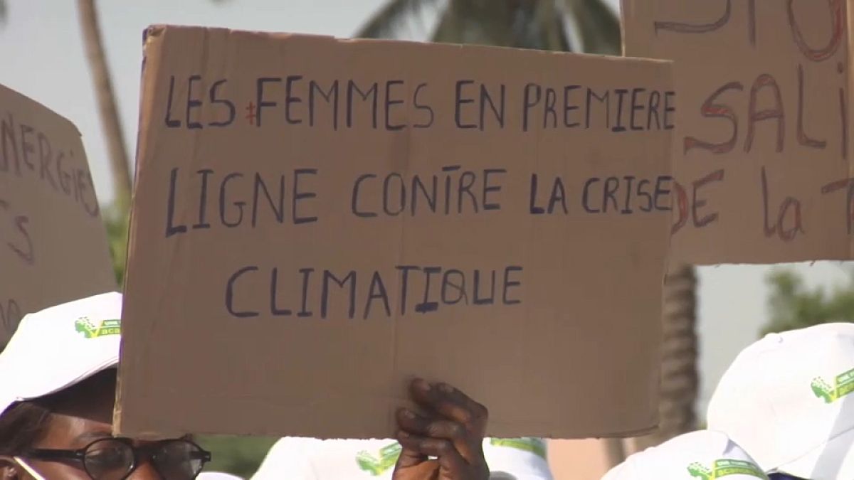 Manifestation de femmes sénégalaises contre le changement climatique
