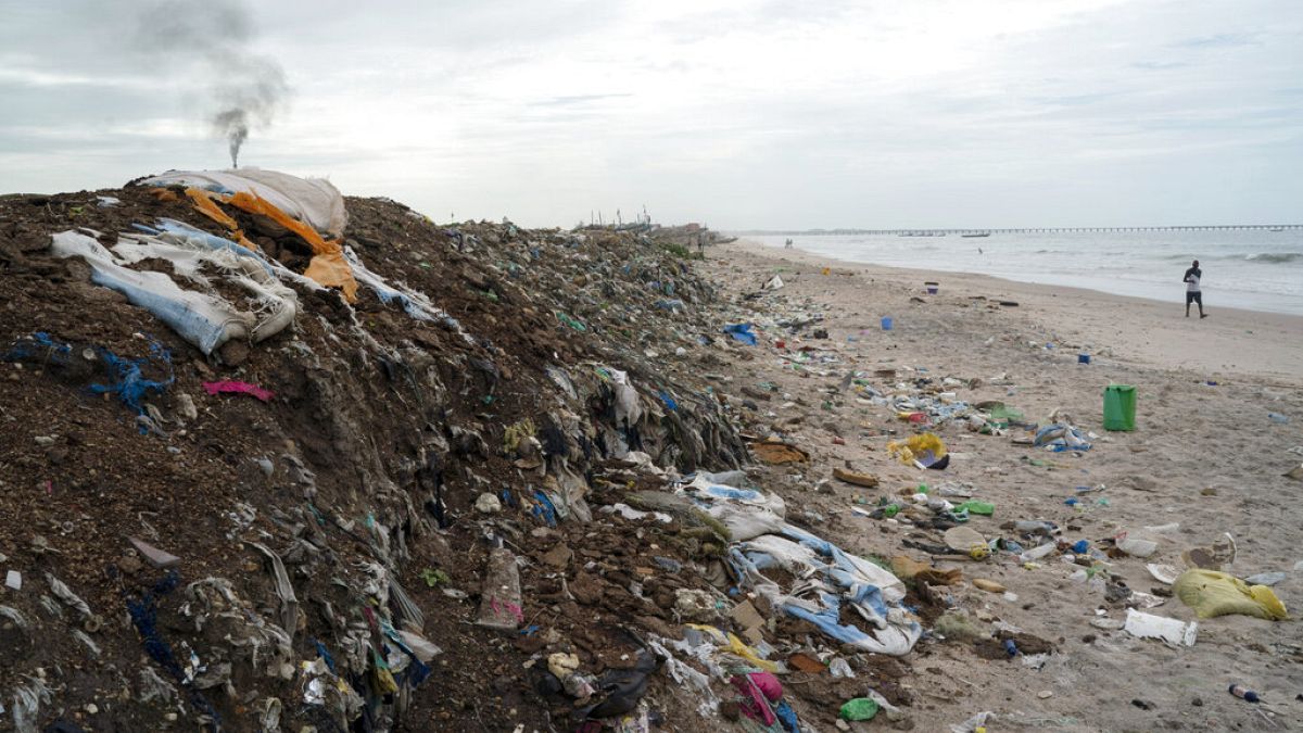 Praias poluídas em Bargny, no Senegal
