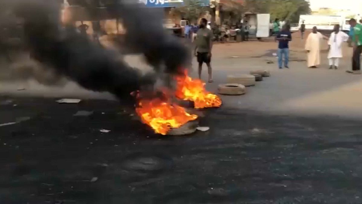 Brennende Reifen in Khartum