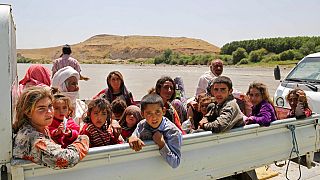 Des enfants yézidis à la frontière irako-syrienne en août 2014