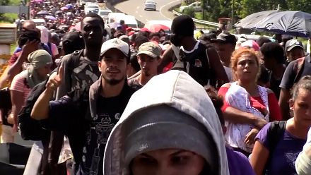 2,000 migrants continue walk through southern Mexico