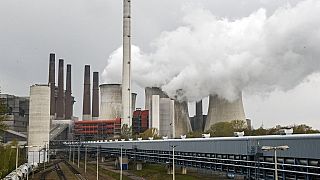 Szénerőmű Németországban. A Német Legfelsőbb Bíróság kötelezte rá a német államot, hogy 2030-ig világos célokat állítson fel, hogyan csökkenti üvegházhatású gázkibocsátását