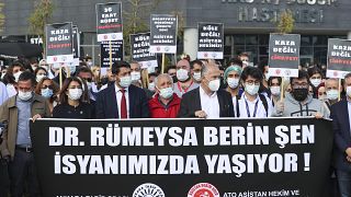 Ankara'da doktorlar uzun nöbet saatlerini protesto etti