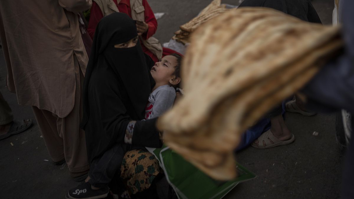 تجربه تلخ گرسنگی در خیابان های کابل 