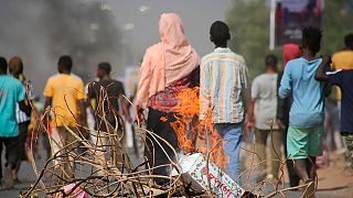 Manifestantes civis revoltaram-se contra o golpe militar no Sudão