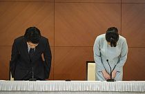 À droite, la princesse Mako, nièce de l'empereur du Japon et son mari Kei Komuro, à gauche, Tokyo, Japon, le 26 octobre 2021