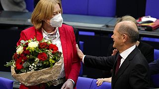 Bärbel Bas - die neue Bundestagspräsidentin von der SPD - mit Olaf Scholz
