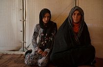 Afganistan'da açlık nedeniyle bazı aileler kızlarını satıyor