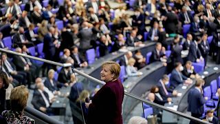 A leköszönő kancellár az új német szövetségi parlament alakuló ülésén