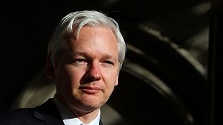Julian Assange, le 5 décembre 2011, déjà à sa sortie de la Haute cour de Londres
