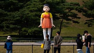 A sorozat első részében szereplő robotot nézik a látogatók a szöuli Olimpiai Parkban
