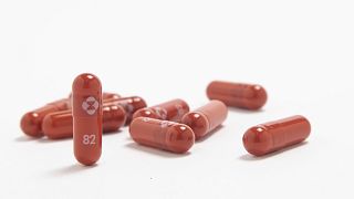  شركة "ميرك" الأمريكية تسمح  لصانعي الأدوية الآخرين بإنتاج عقارها "مولنوبيرافير" المضاد لكورونا