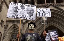 صدها تن از هواداران جولیان آسانژ در لندن تظاهرات کردند