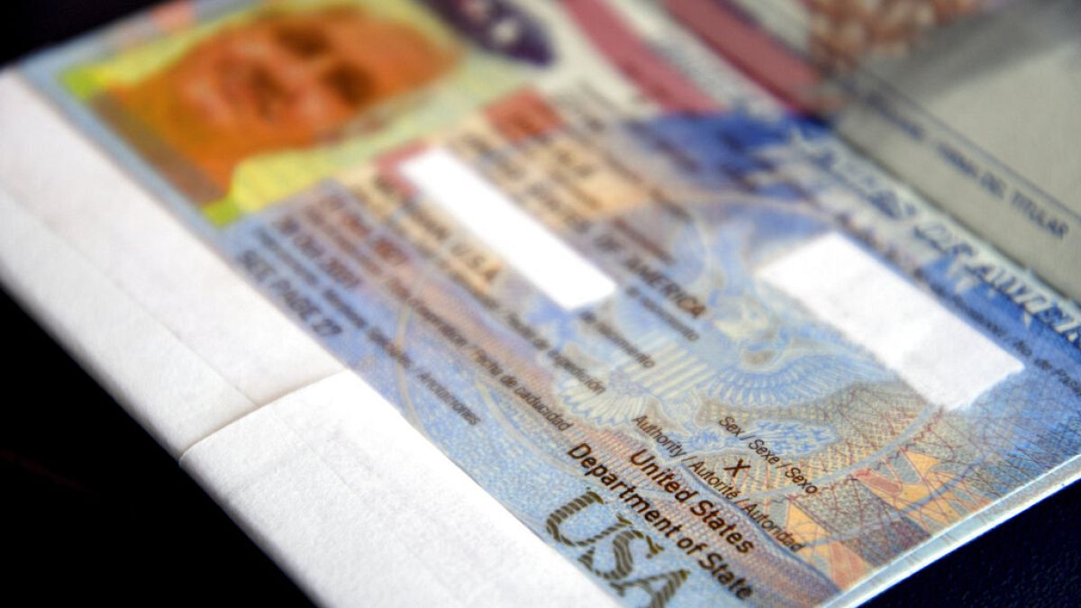 لا ذكر ولا أنثى.. الخارجية الأمريكية تصدر أول جواز سفر "إكس" 