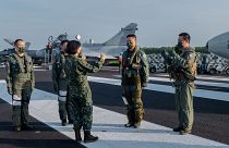 رئيسة تايون  تساي إنغ-وين على متن حاملة طائرات