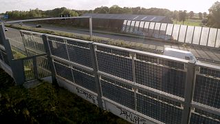Ολλανδία: Ηχοπετάσματα εξοπλισμένα με ηλιακά πάνελ μειώνουν το θόρυβο και παράγουν ενέργεια