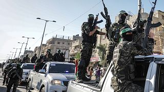 A Hamász fegyveres szárnyának, az Ezzedin al-Kaszam brigádnak a felvonulása Gázában