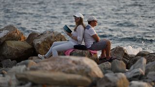 Туристы на пляже Сочи