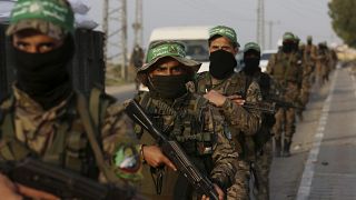 الجناح العسكري لحركة حماس ينظم عرضاً عسكرياً في مخيم النصيرات وسط غزة تضامناً مع الأسرى المضربين عن الطعام في السجون الإسرائيلية 28 تشرين الأول/أكتوبر 2021