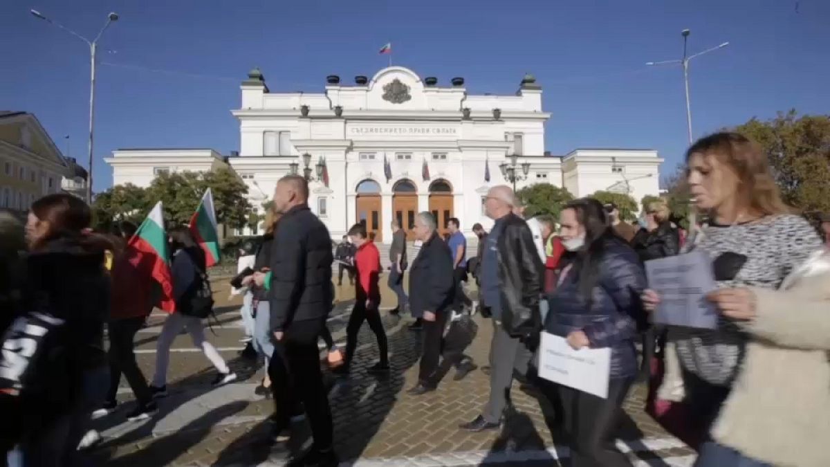 Акция протеста против введения ковид-сертификатов в Софии