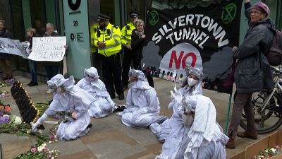 شاهد: نشطاء حماية البيئة يتظاهرون في لندن قبل مؤتمر المناخ (كوب26)