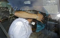 صورة من الارشيف-فويتشيتش يانوفسكي صهر المليارديرة السابق يغادر مركز شرطة نيس، جنوب شرق فرنسا، 27 يونيو 2014