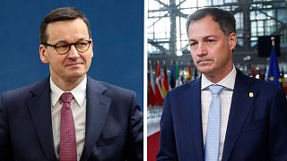 Polish Prime Minister Mateusz Morawiecki (L) and Belgium's Prime Minister Alexander De Croo.