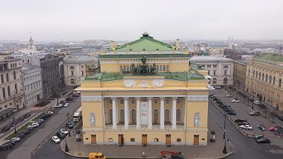 St Petersburg'da tiyatro ve orijinal keşifler arasında keyifli bir sonbahar