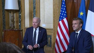 Joe Biden admite que EUA foram "desajeitados"