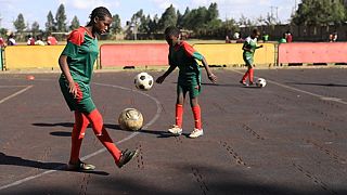 Kenya : une académie de football aide les enfants les plus démunis