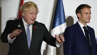 Борис Джонсон и Эммануэль Макрон на саммите "Большой двадцатки" в Риме