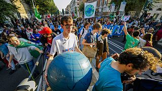  اجلاس گروه ۲۰؛ کنشگران محیط زیست، اتحادیه‌های کارگری و احزاب چپ‌ در رم تظاهرات کردند