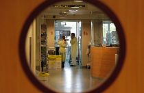 Két képviselő szerint Belgiumban a kiskorúakra is ki kellene terjeszteni az eutanázia lehetőségét – egy gyermekkórház Brüsszelben, 2013-ban