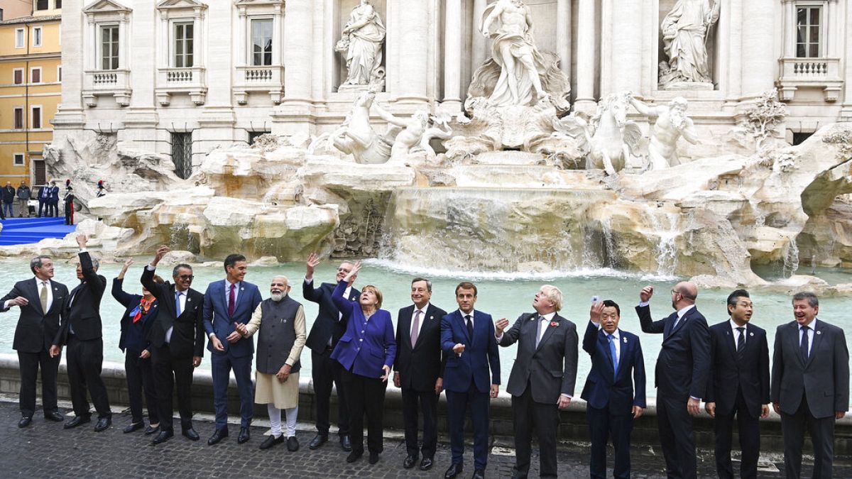 Los líderes del G20 lanzan monedas a la Fontana di Trevi, Roma