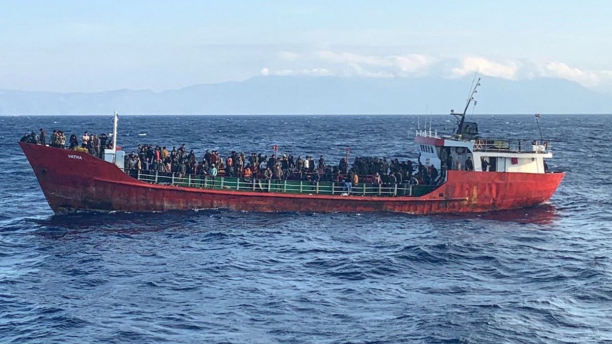 گارد مرزی یونان قایق پناهجویان را در نزدیکی یونان متوقف کرده است/ آرشیو اکتبر ۲۰۲۱