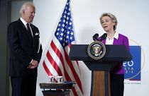 Joe Biden e Ursula Von Der Leyen annunciano la fine dei dazi