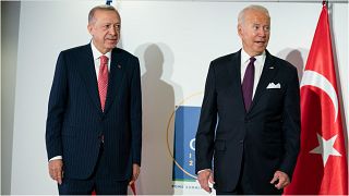 الرئيس الأمريكي جو بايدن والرئيس التركي رجب طيب إردوغان في قمة العشرين المنعقدة في العاصمة الإيطالية روما 31 أكتوبر 2021