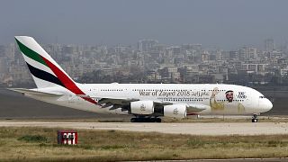 صورة أرشيفية لطائرة تابعة للخطوط الجوية الإماراتية على أرض مطار رفيق الحريري جنوب العاصمة اللبنانية، بيروت 29 مارس 2018