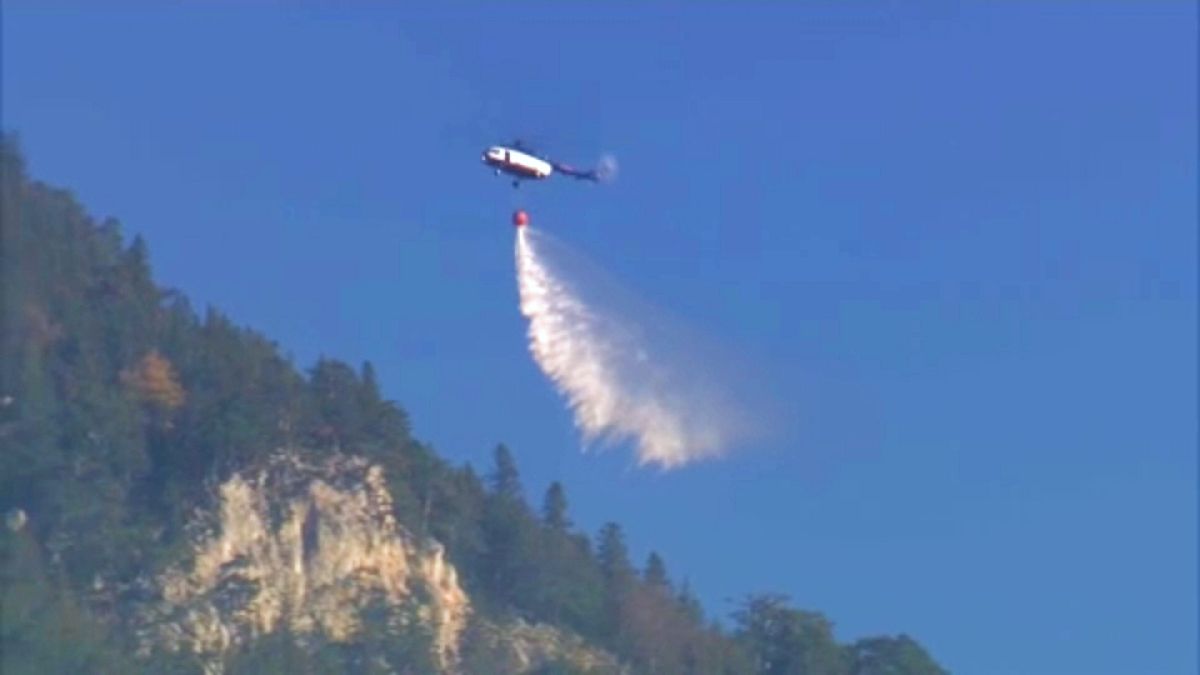 Helikopter oltja a tüzet Ausztriában