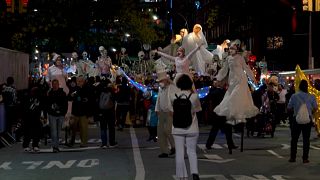 Нью-Йорк вновь отметил Хэллоуин красочным парадом