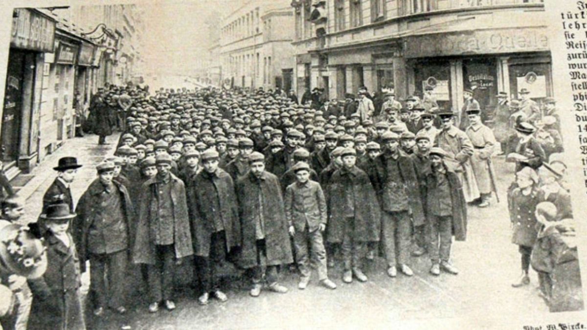 Almanya'ya 1960'tan önce giden Türk işçiler (Anadolu ajansı arşiv) 