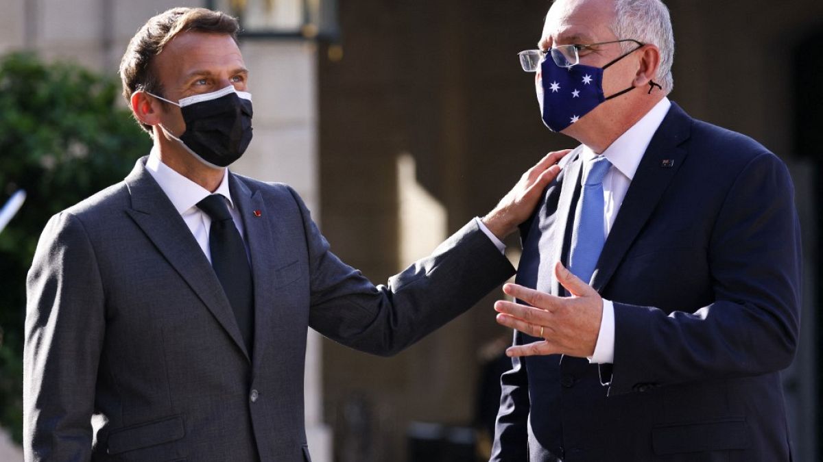 Fransa Cumhurbaşkanı Emmanuel Macron (solda), Avsutralya Başbakanı Scott Morrison (sağda)
