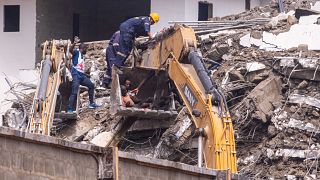 Nigerian authorities investigate the collapse of a building in Lagos